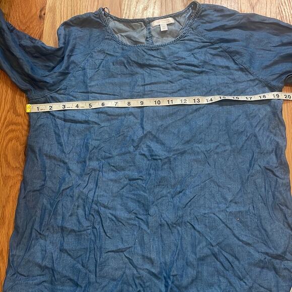 Lauren Conrad Flutter Sleeve Blouse with slit in back chambray size medium - Picture 6 of 7